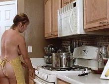 Hot mature woman play herself in the kitchen