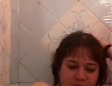 Chubby woman naked on bath time with a friend on Periscope